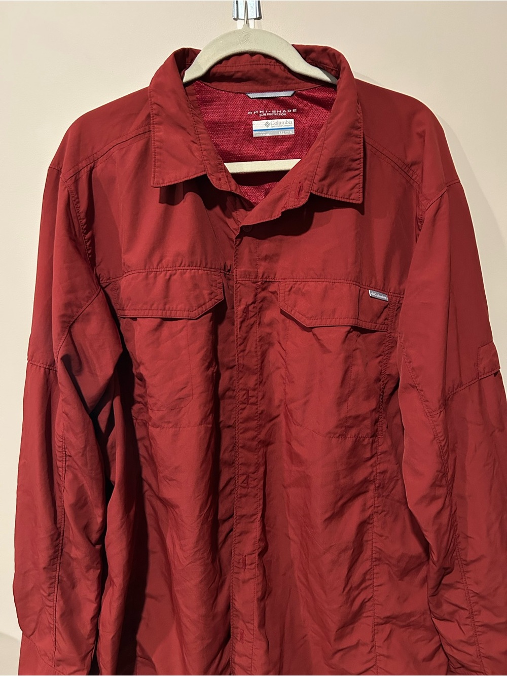 Columbia Lightweight Men’s Button-Front Shirt in Deep Red